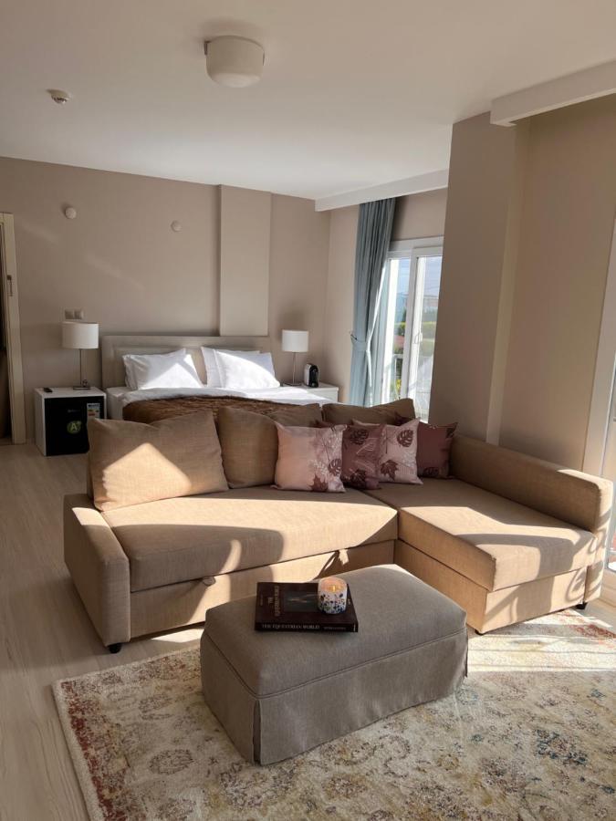 B. Equine Range Hotel Narlidere Eksteriør billede