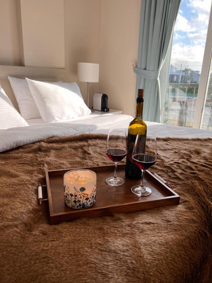 B. Equine Range Hotel Narlidere Eksteriør billede