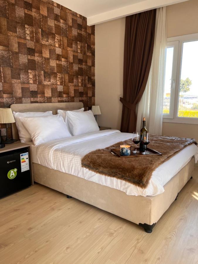 B. Equine Range Hotel Narlidere Eksteriør billede