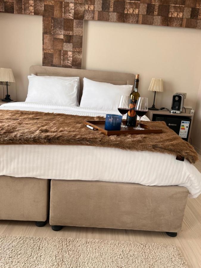 B. Equine Range Hotel Narlidere Eksteriør billede