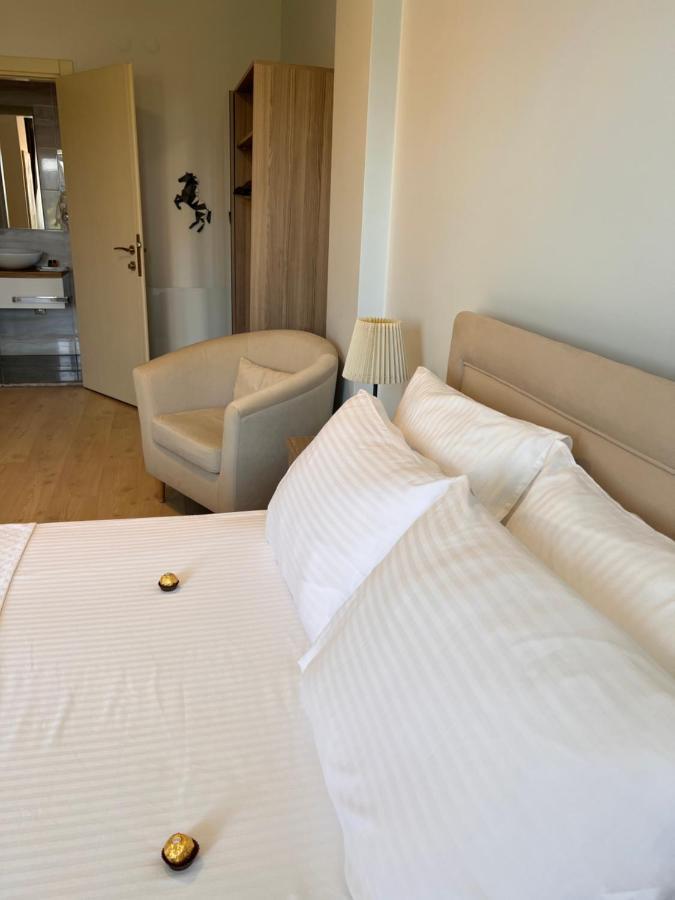 B. Equine Range Hotel Narlidere Eksteriør billede