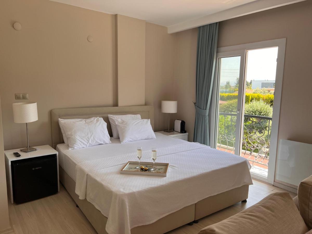 B. Equine Range Hotel Narlidere Eksteriør billede