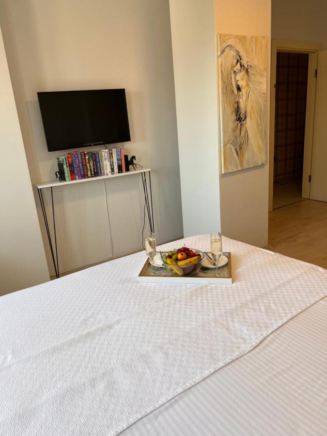 B. Equine Range Hotel Narlidere Eksteriør billede