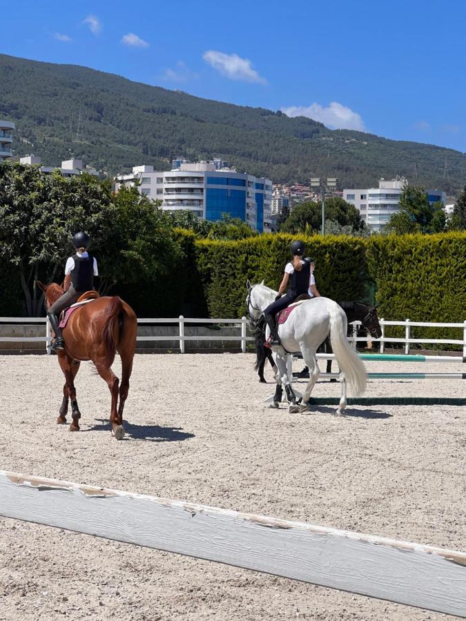 B. Equine Range Hotel Narlidere Eksteriør billede